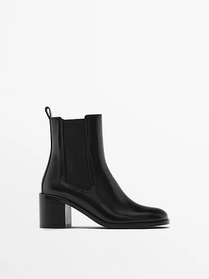 High-heel Chelsea boots