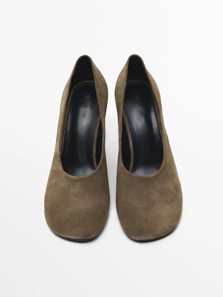 Split suede heeled shoes