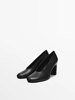 Heeled shoes with rounded toe