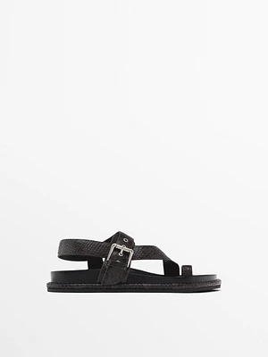 Printed sandals with toe divider