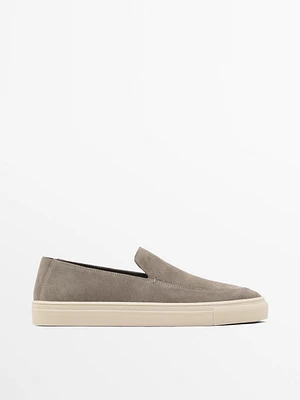 SPLIT SUEDE MOCCASINS