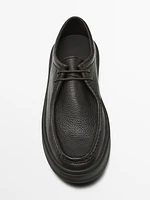 Leather shoes with moc toe