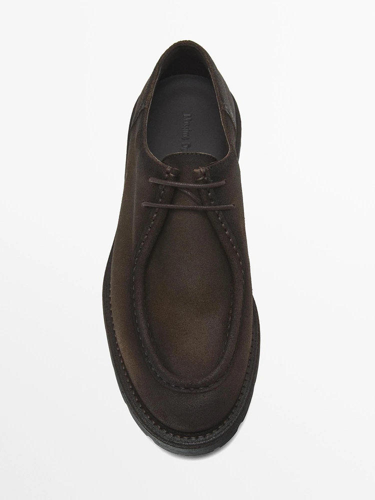 Oiled shoes with moc toe