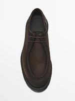 Oiled shoes with moc toe