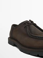 Oiled shoes with moc toe