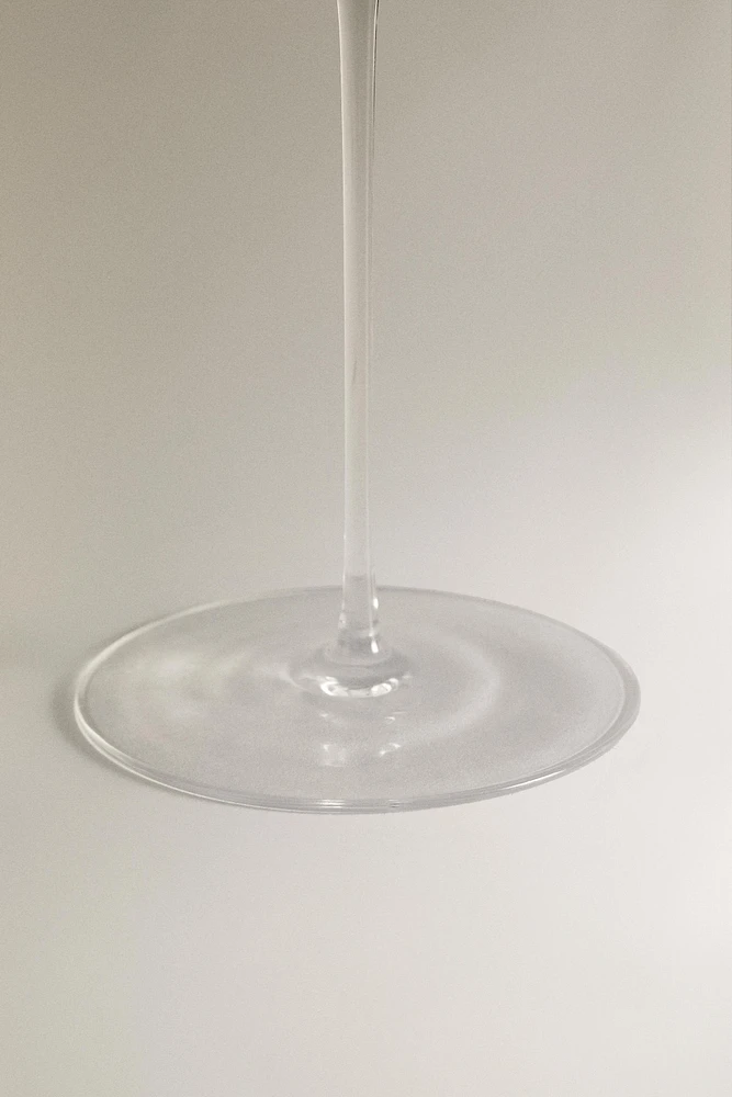 BLOWN CRYSTALLINE WINE GLASS