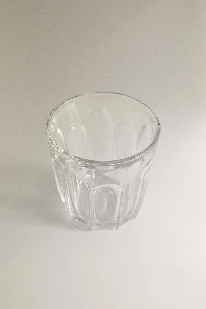 COFFEE TUMBLER WITH RAISED DESIGN