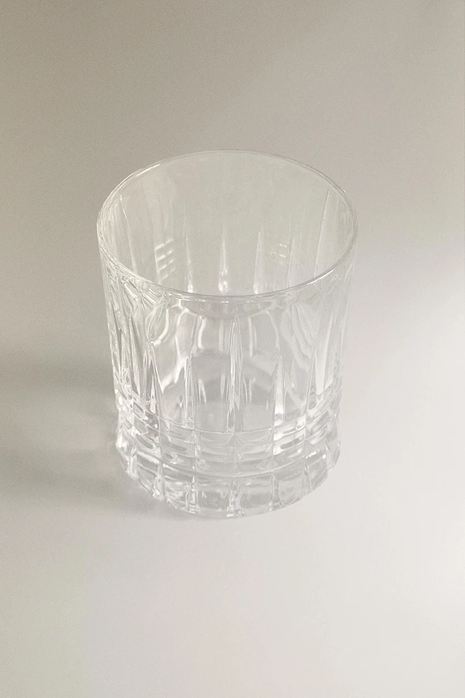 CRYSTALLINE TUMBLER WITH RAISED DESIGN