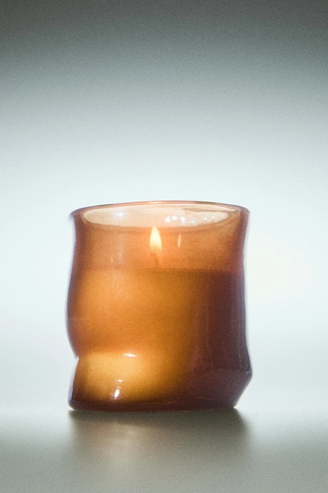 G) ENCHANTED AMBER SCENTED CANDLE