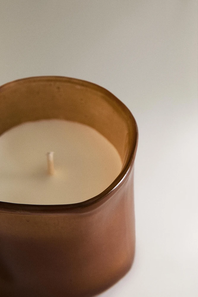 G) ENCHANTED AMBER SCENTED CANDLE