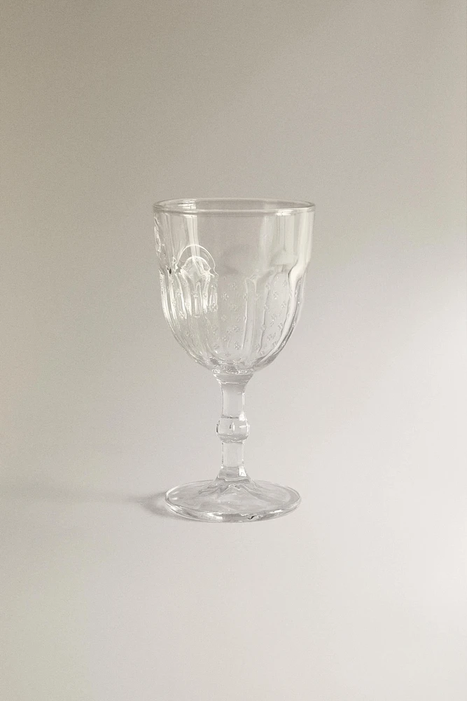 RAISED DESIGN WINE GLASS