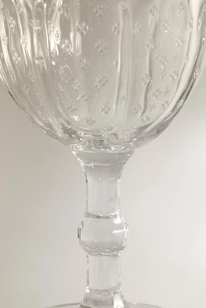 RAISED DESIGN WINE GLASS