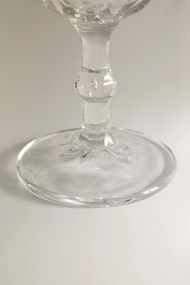 RAISED DESIGN WINE GLASS