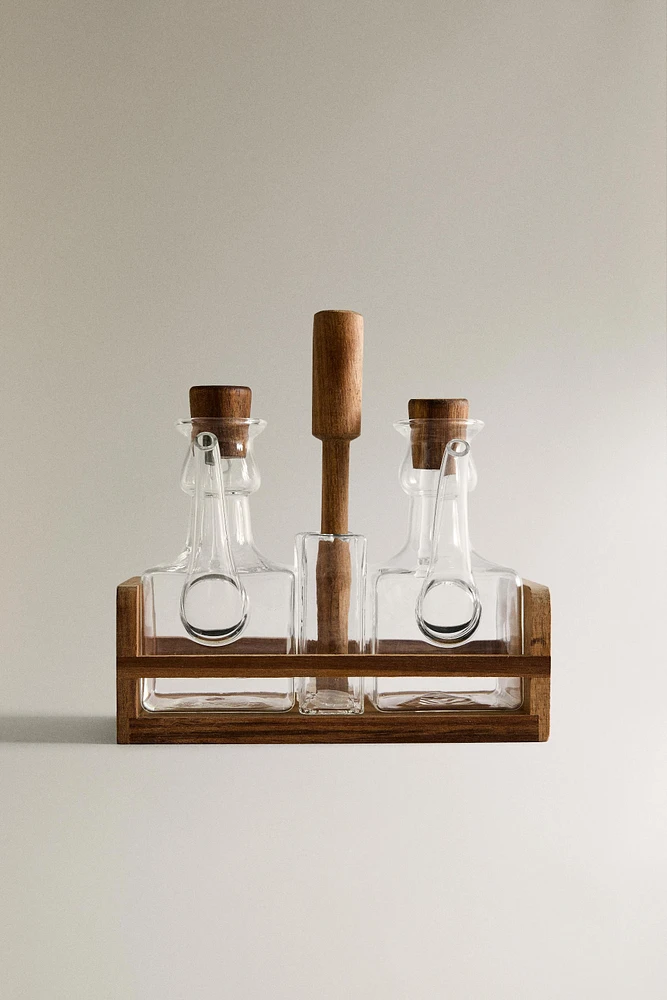 BOROSILICATE GLASS AND WOOD CRUET SET