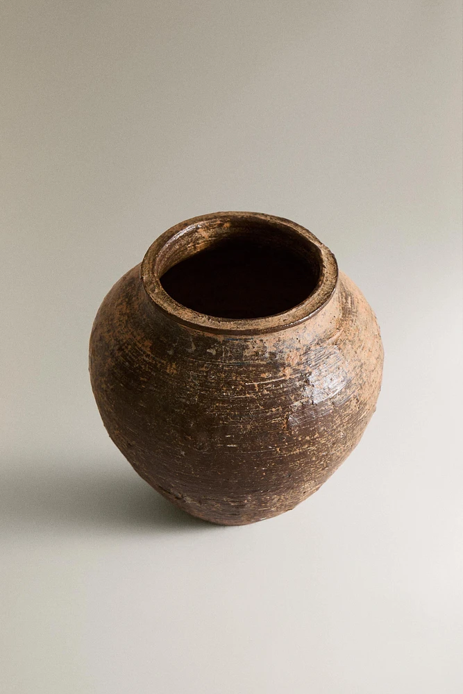 SMALL TERRACOTTA VASE