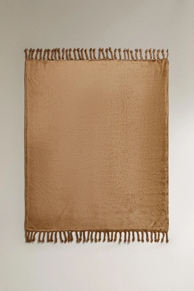 FLEECE BLANKET WITH FRINGING