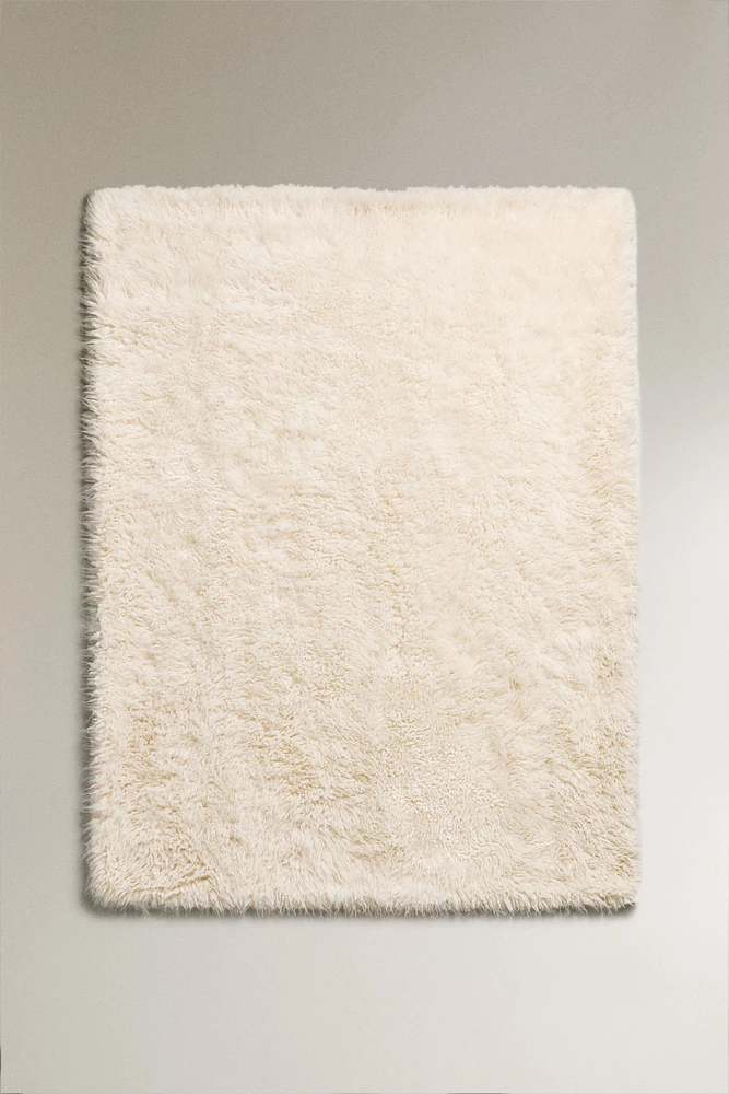 DOUBLE-SIDED FAUX FUR BLANKET