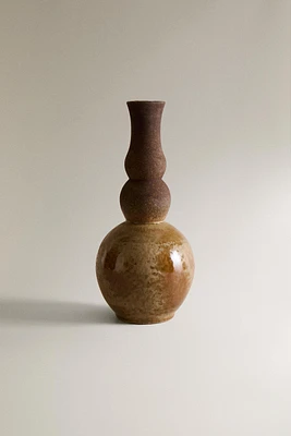 CERAMIC VASE WITH ROUNDED BASE