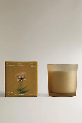 (350 G) SILK PEONY SCENTED CANDLE