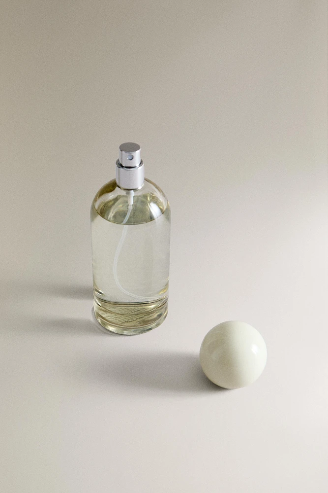 (3.38 oz) CUIR D'IRIS SPRAY DIFFUSER