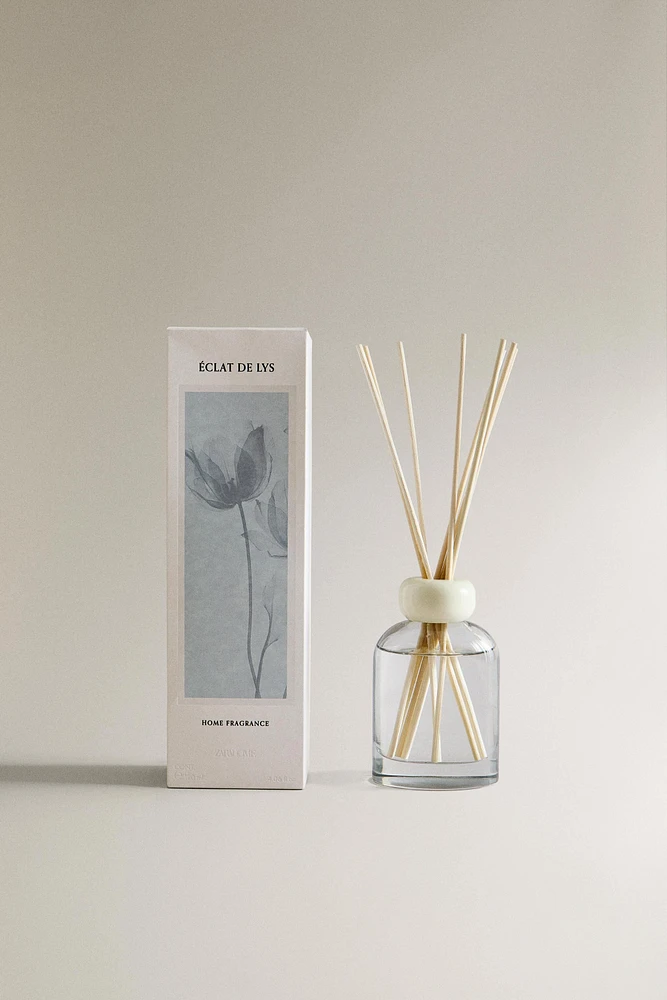 (4.06 oz) ÉCLAT DE LYS SCENTED REED DIFFUSER