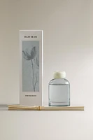 (4.06 oz) ÉCLAT DE LYS SCENTED REED DIFFUSER