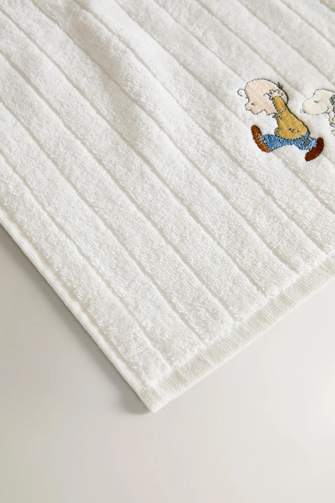 PEANUTS™ CHILDREN’S VELOUR TOWEL