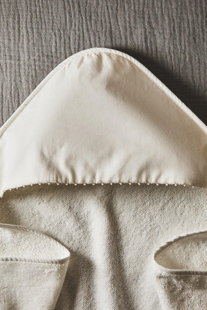 HOODED BABY TOWEL WITH TRIM DETAIL