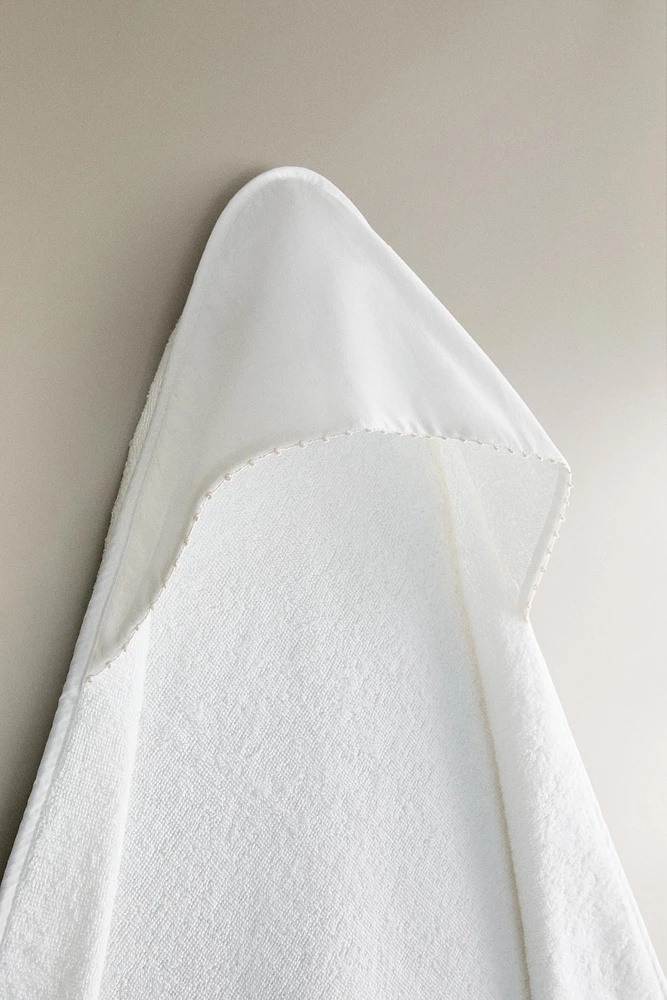 HOODED BABY TOWEL WITH TRIM DETAIL