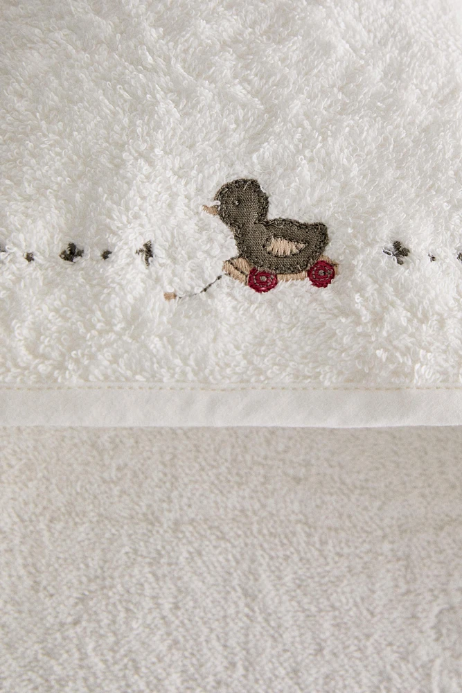 HOODED BABY TOWEL WITH DUCKLING APPLIQUÉS