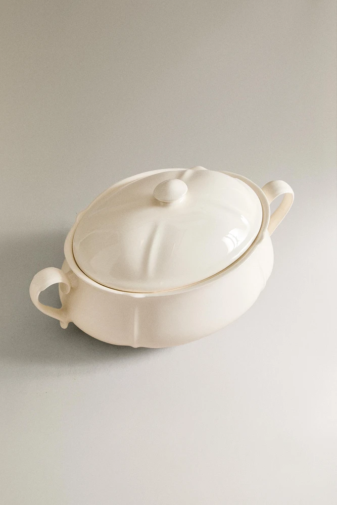 EARTHENWARE TUREEN WITH RAISED-DESIGN EDGE