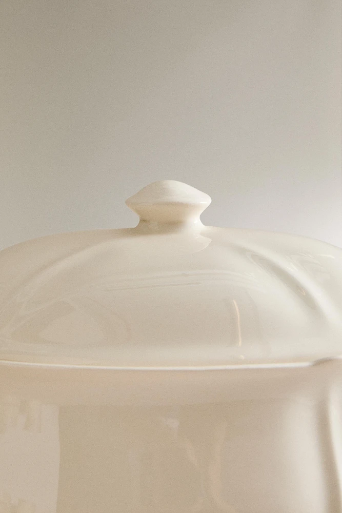 EARTHENWARE TUREEN WITH RAISED-DESIGN EDGE