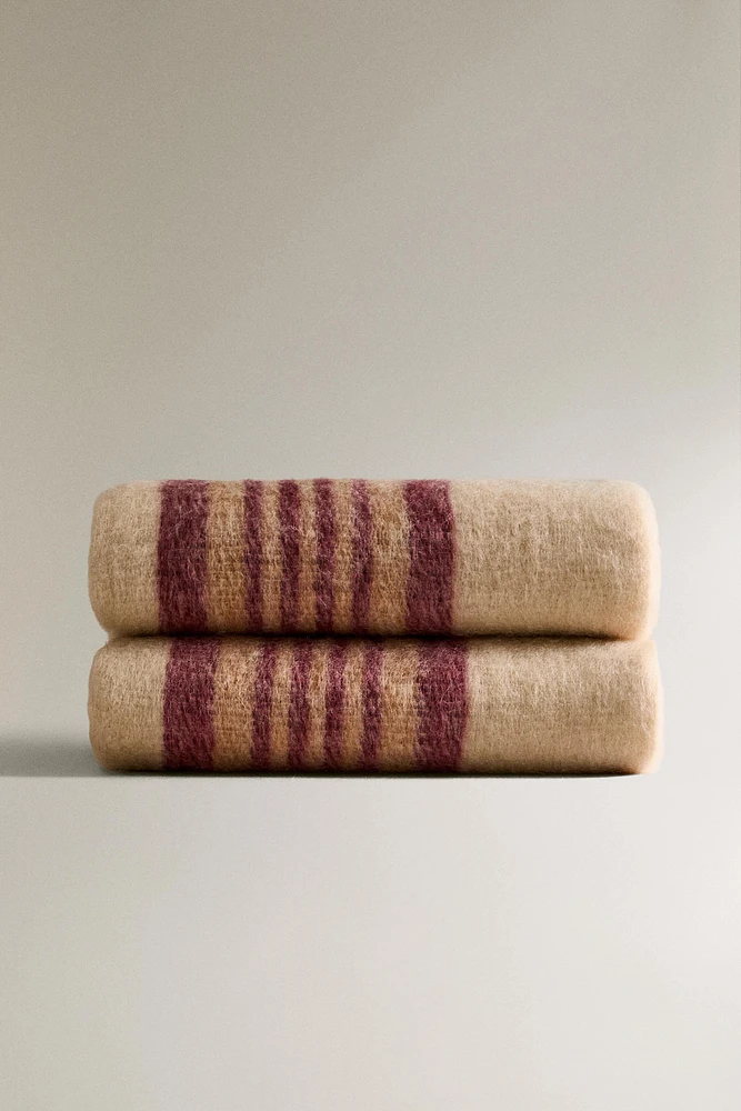PLAID BROSSÉ RAYURES CENTRALES FRANGES