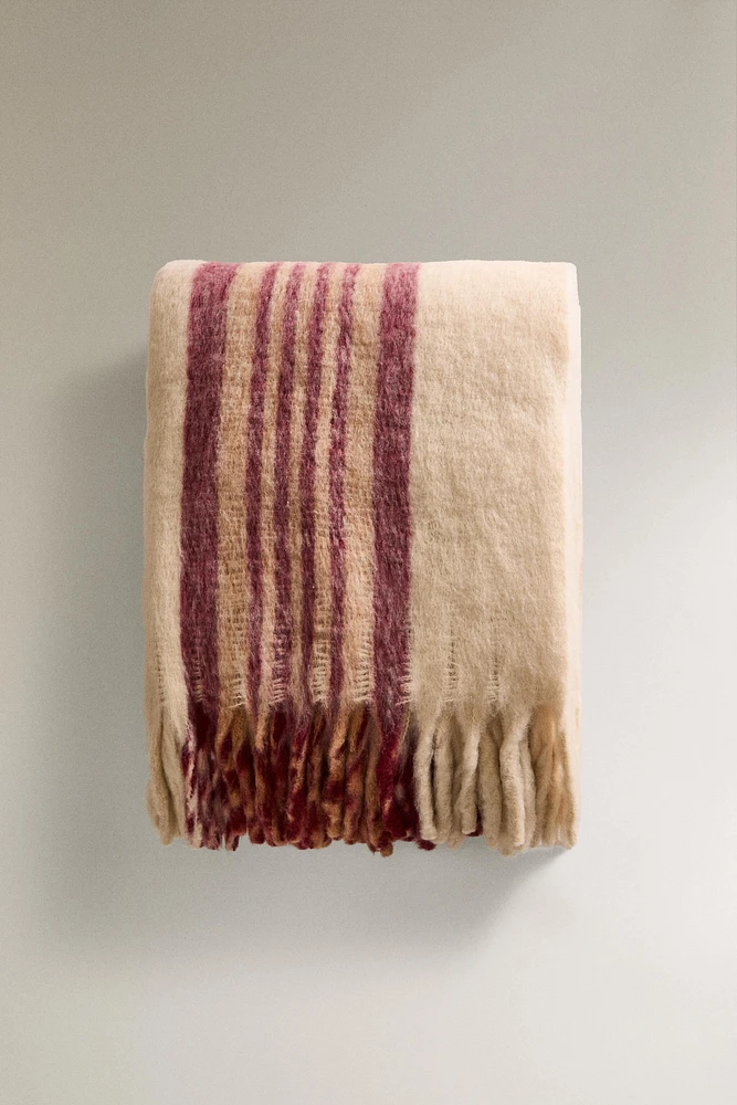 PLAID BROSSÉ RAYURES CENTRALES FRANGES