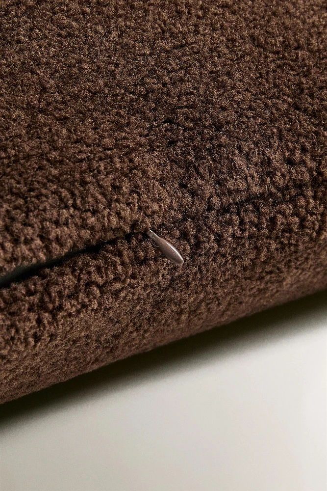 HOUSSE DE COUSSIN EFFET PEAU D’AGNEAU