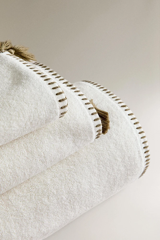 BATH TOWEL WITH TOPSTITCHING AND TASSELS