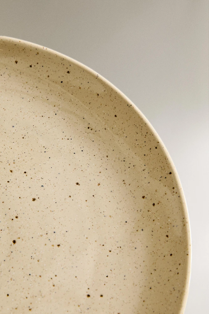 DOTTED STONEWARE DINNER PLATE