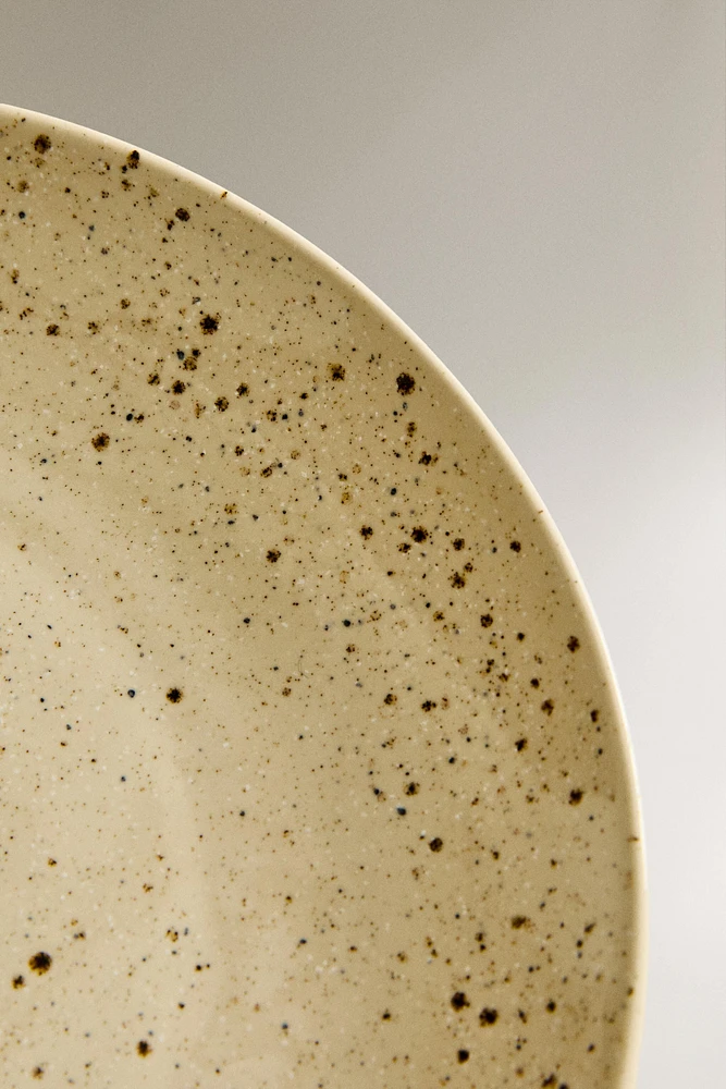 DOTTED STONEWARE DESSERT PLATE