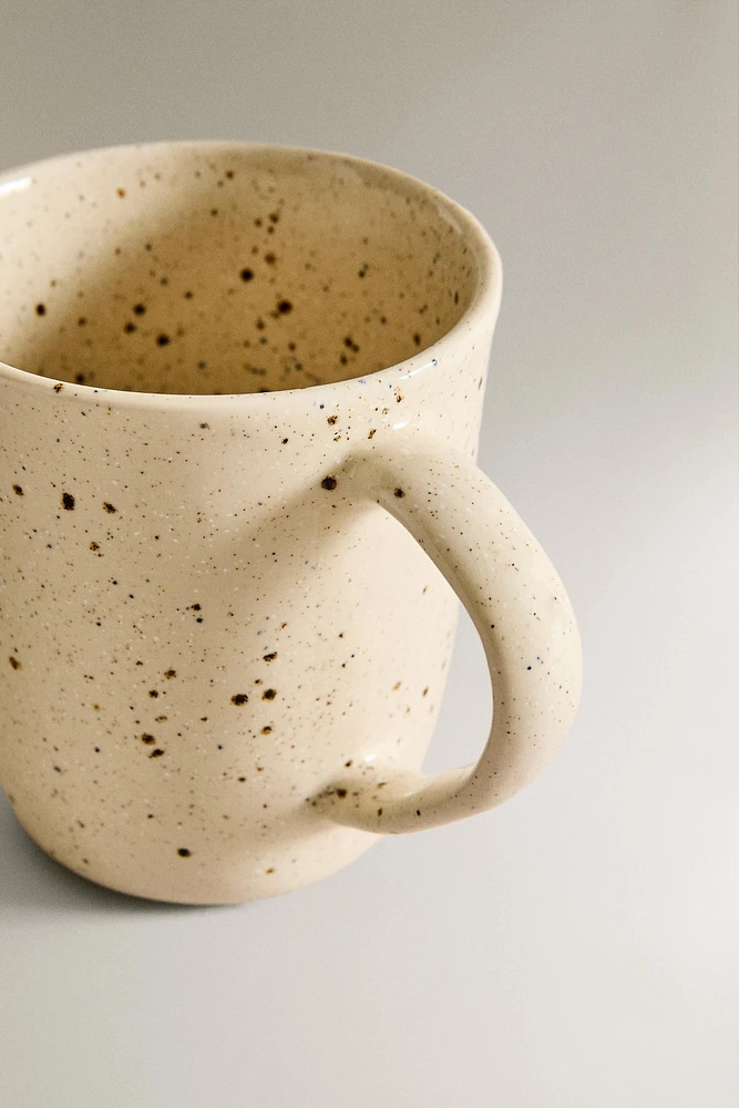 DOTTED STONEWARE MUG