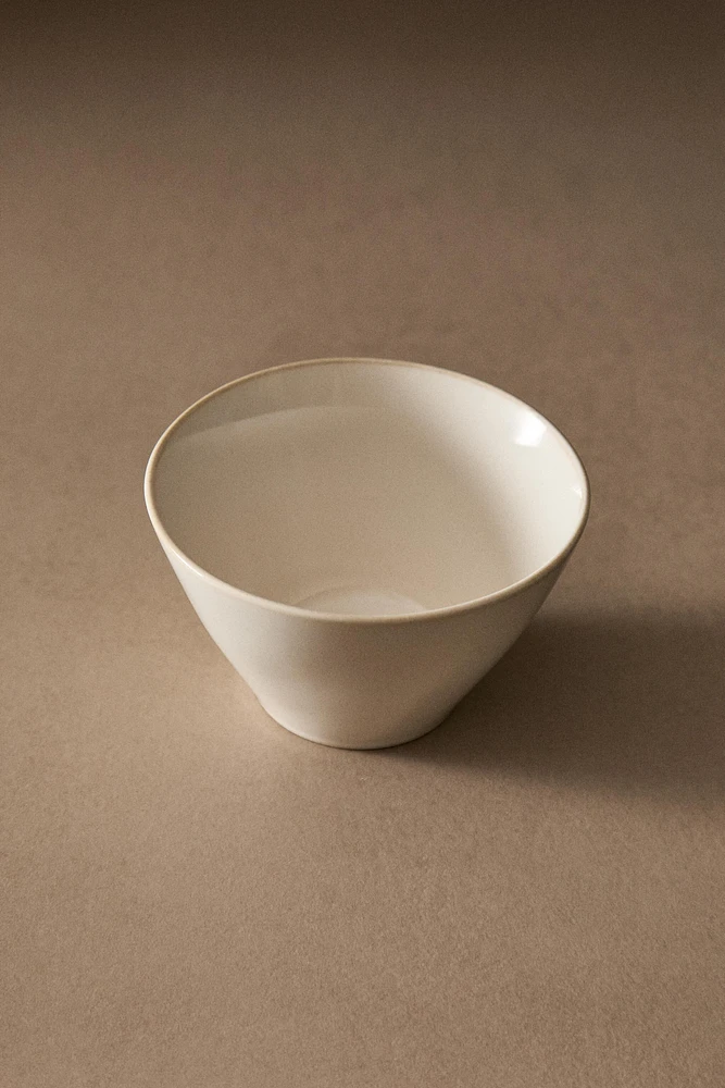 STONEWARE BOWL WITH CONTRAST RIM