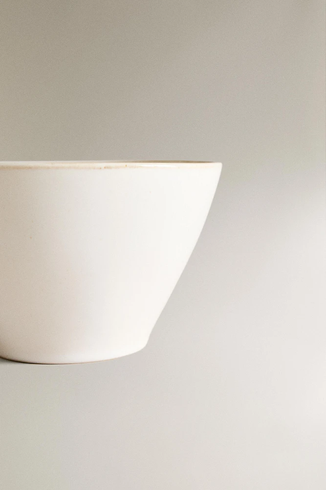 STONEWARE BOWL WITH CONTRAST RIM