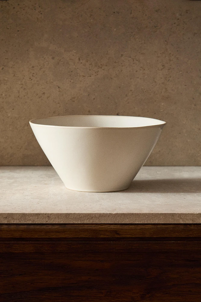 STONEWARE SALAD BOWL WITH CONTRASTING RIM