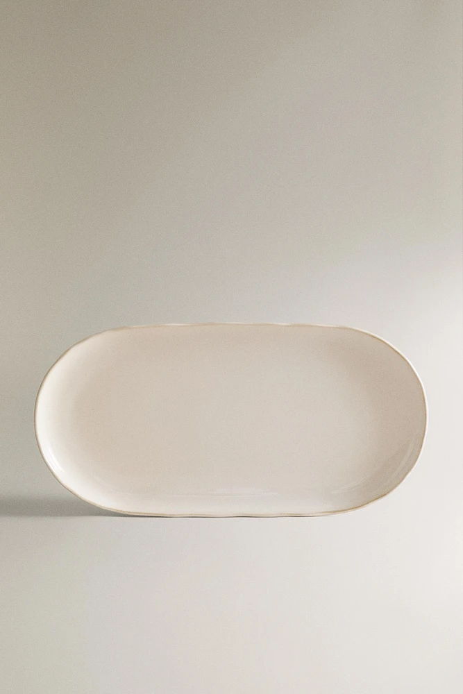 STONEWARE SERVING DISH WITH CONTRASTING RIM