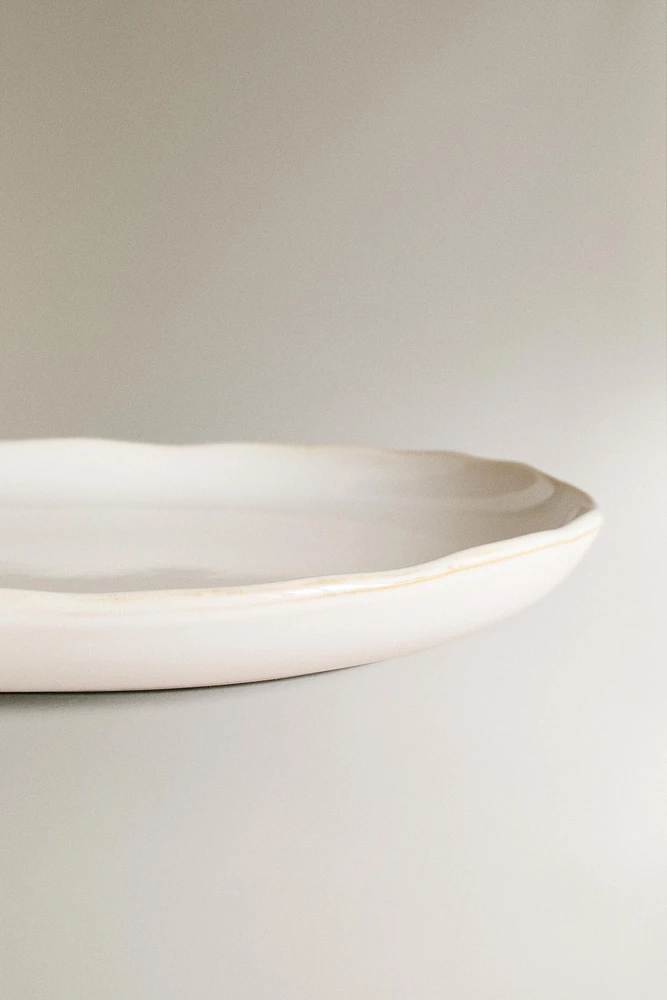 STONEWARE SERVING DISH WITH CONTRASTING RIM