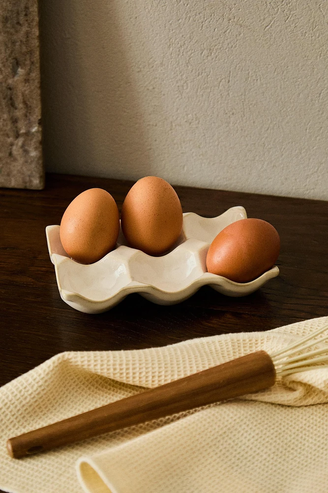 STONEWARE EGG CUP WITH A CONTRAST RIM