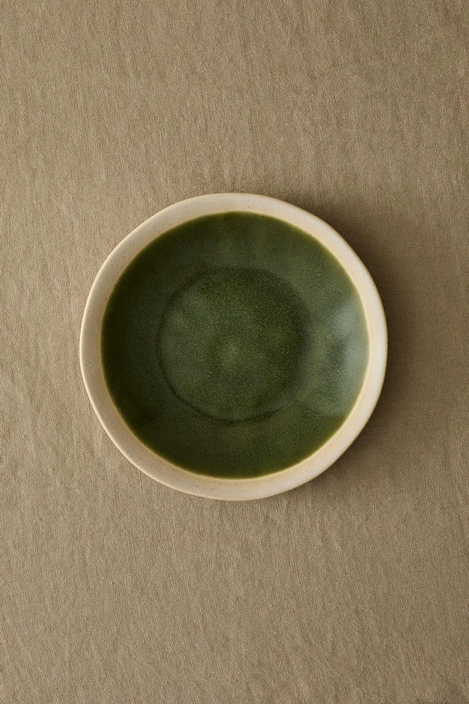 GREEN AND BEIGE STONEWARE DESSERT PLATE