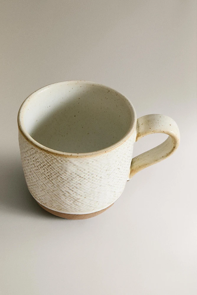 MUG WITH RAISED DESIGN