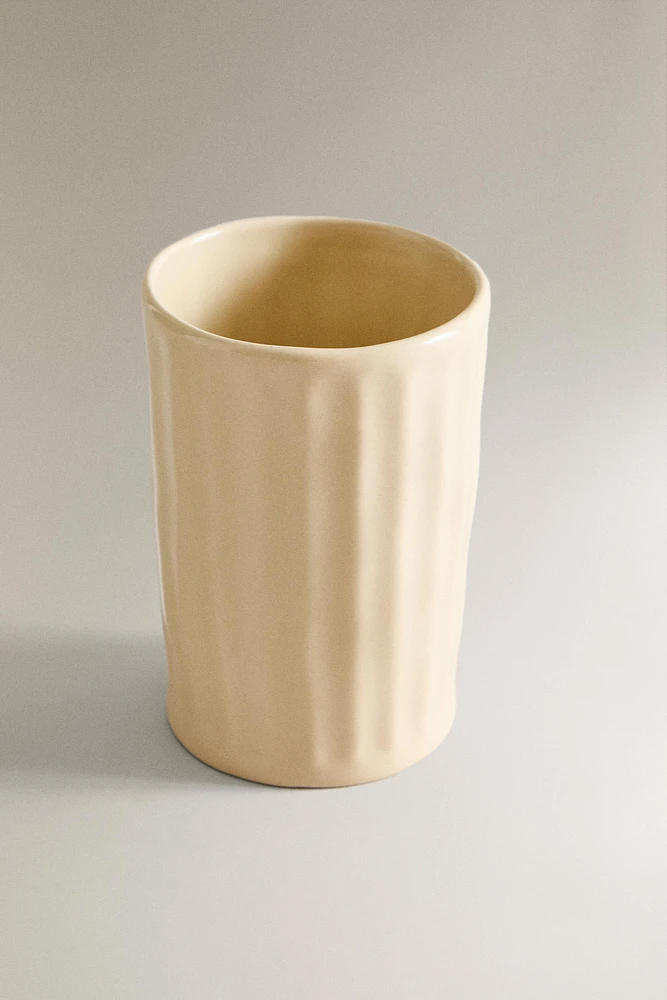 RAISED TOOTHBRUSH HOLDER