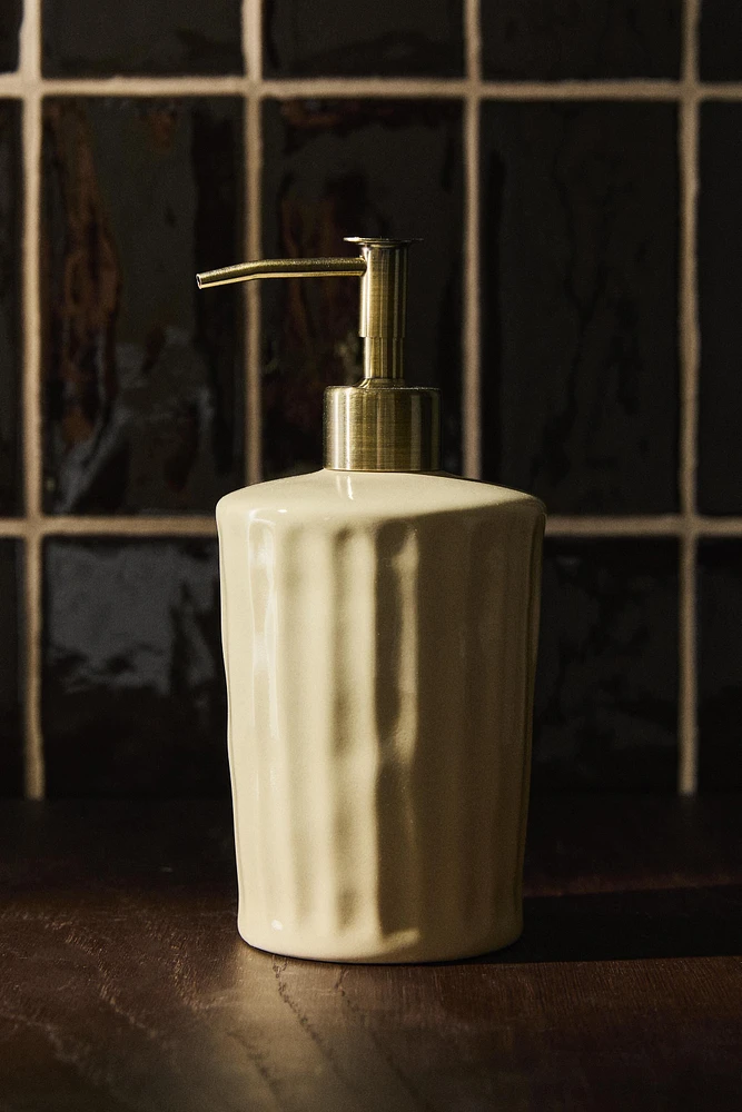 SOAP DISPENSER WITH RAISED DESIGN