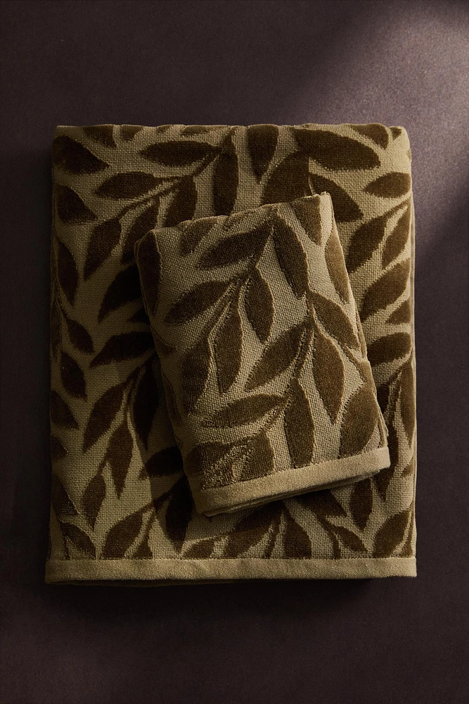 VELOUR JACQUARD BATH TOWEL